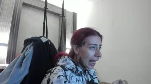 Snapshot of _selene_red chatting on December 17, 2025, 3:51 pm Selene online show from December 17, 2025, 3:51 pm