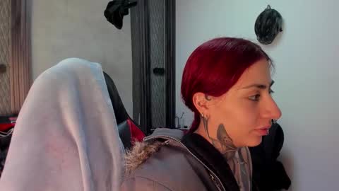 Snapshot of _selene_red chatting on February 4, 2026, 1:00 am Selene online show from February 4, 2026, 1:00 am