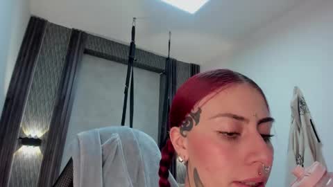 Snapshot of _selene_red chatting on March 2, 2026, 5:19 am Selene online show from March 2, 2026, 5:19 am