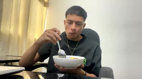 Juan Pablo-independent model online show from February 19, 2025, 9:25 pm