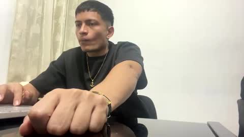 Juan Pablo-independent model online show from February 20, 2025, 12:30 am