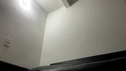 Juan Pablo-independent model online show from March 9, 2025, 9:57 pm