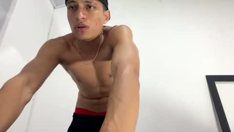 Juan Pablo-independent model online show from November 4, 2025, 7:18 am