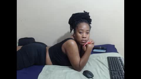 Snapshot of _sexylipss chatting on December 21, 2025, 11:12 pm _sexylipss online show from December 21, 2025, 11:12 pm