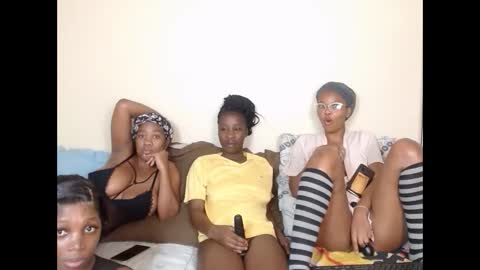 Snapshot of _sexylipss chatting on April 7, 2026, 10:48 am _sexylipss online show from April 7, 2026, 10:48 am