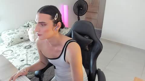 Shantall online show from May 28, 2026, 5:49 am