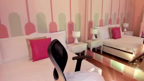 Sharlot online show from October 30, 2025, 1:01 pm