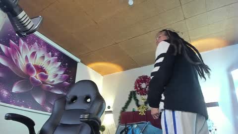 _sharlotte777 online show from January 3, 2025, 7:29 pm