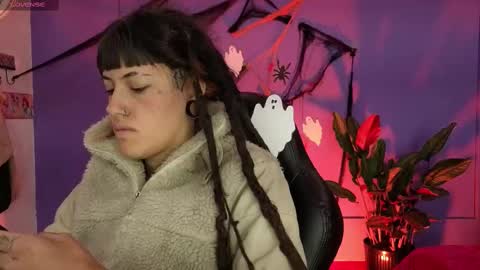 _sharlotte777 online show from November 1, 2025, 2:19 pm