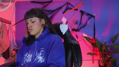 _sharlotte777 online show from November 5, 2025, 2:39 pm