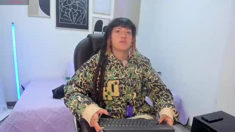 _sharlotte777 online show from November 22, 2025, 2:27 pm