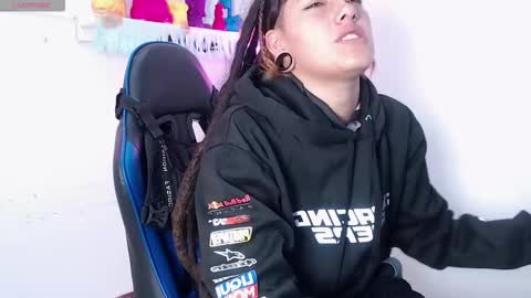 _sharlotte777 online show from November 26, 2025, 2:29 pm