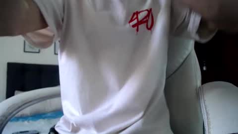 _skyleer_ online show from September 18, 2025, 8:44 pm