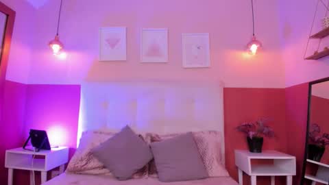 Sophie  online show from March 26, 2026, 10:15 pm