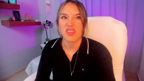 Sophie  online show from April 20, 2026, 8:32 pm