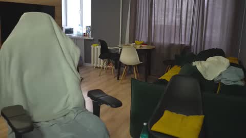 OLIVERpvt is open online show from March 11, 2025, 12:39 pm