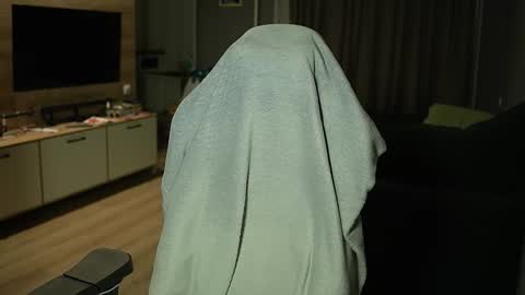 OLIVERpvt is open online show from February 10, 2026, 3:10 am