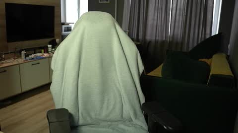 OLIVERpvt is open online show from March 20, 2026, 1:05 pm