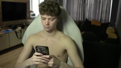 OLIVERpvt is open online show from April 8, 2026, 1:11 pm