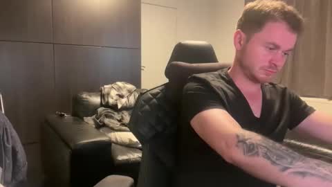 _stevie___ online show from April 9, 2026, 8:25 pm