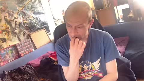 Snapshot of _svenerd_____ chatting on April 17, 2026, 12:08 pm _svenerd_____ online show from April 17, 2026, 12:08 pm