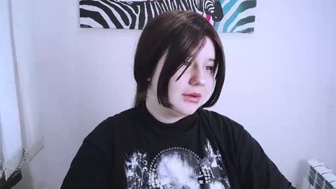 Mina online show from April 17, 2026, 7:33 am