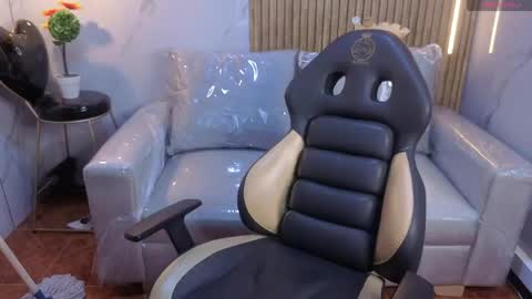 _sweet_lia_ online show from April 21, 2026, 1:42 am