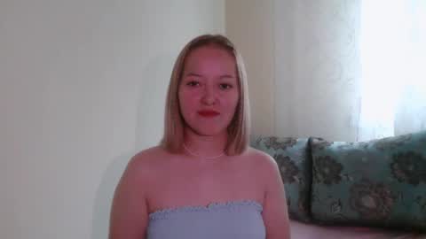 _sweet_smile_ online show from September 25, 2025, 9:13 am