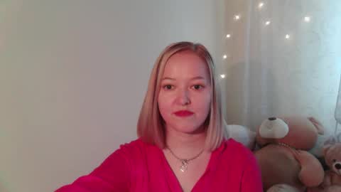 _sweet_smile_ online show from October 14, 2025, 10:49 am