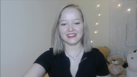 _sweet_smile_ online show from October 28, 2025, 8:00 pm