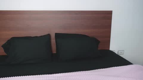 Angel online show from December 5, 2025, 11:41 am