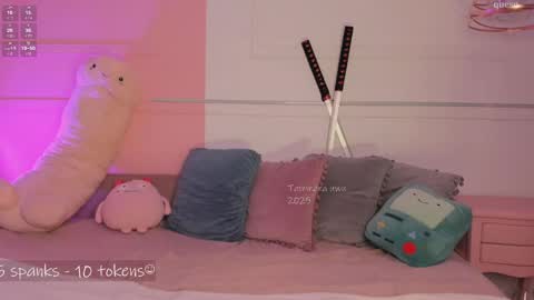 _tammarra_ online show from February 15, 2025, 8:43 pm