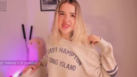 _tammarra_ online show from March 16, 2026, 8:46 pm