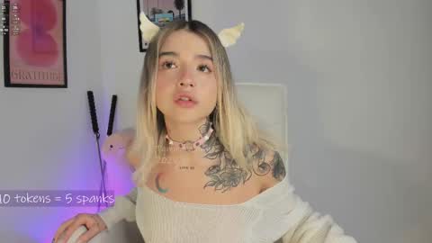 _tammarra_ online show from March 19, 2026, 7:18 pm