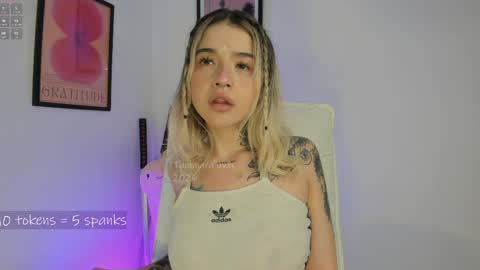 _tammarra_ online show from April 20, 2026, 8:10 pm