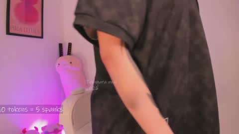 _tammarra_ online show from April 21, 2026, 8:55 pm