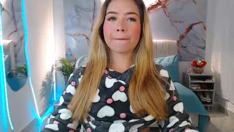 _tiffany1 online show from September 14, 2025, 6:40 pm