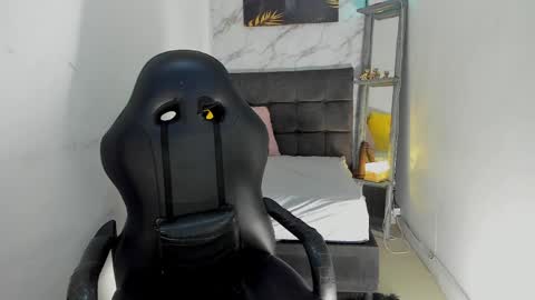 Snapshot of _tinny_hot chatting on May 5, 2026, 12:13 pm tinny online show from May 5, 2026, 12:13 pm