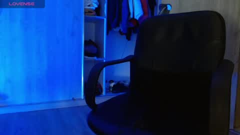 Snapshot of _tinyrousse_ chatting on May 5, 2026, 11:24 pm Rousse online show from May 5, 2026, 11:24 pm