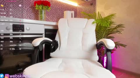 Julia online show from January 31, 2025, 3:09 am