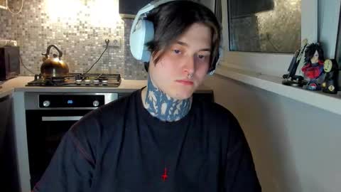 _torfin_ online show from February 1, 2026, 8:18 pm