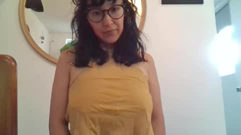 _tutti_frutti_ online show from April 9, 2026, 8:47 pm