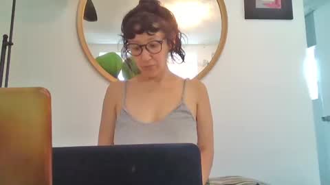 Snapshot of _tutti_frutti_ chatting on May 8, 2026, 9:09 pm _tutti_frutti_ online show from May 8, 2026, 9:09 pm