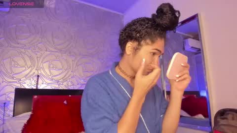 Snapshot of _vennuss_ chatting on February 19, 2025, 3:05 pm Venus online show from February 19, 2025, 3:05 pm