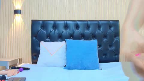 Veronica  online show from April 20, 2026, 4:15 am