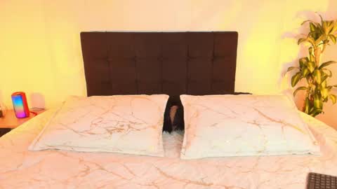 Victoria Fox online show from December 5, 2025, 1:20 pm