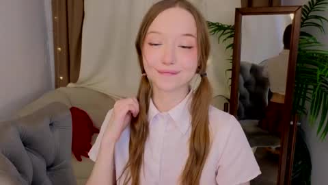 Violet online show from March 8, 2025, 11:18 pm