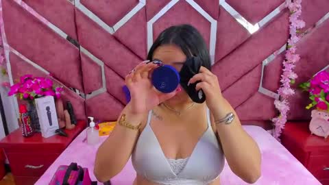 _violeta18_ online show from October 21, 2025, 3:07 am