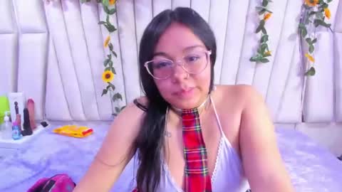 _violeta18_ online show from October 30, 2025, 2:35 am