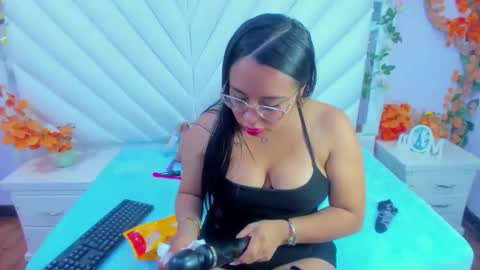 _violeta18_ online show from December 5, 2025, 3:37 am